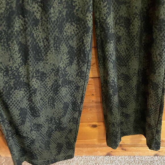 FREE PEOPLE Maya Asymmetrical Animal Print Green Black Jumpsuit Women’s Medium - Picture 5 of 8